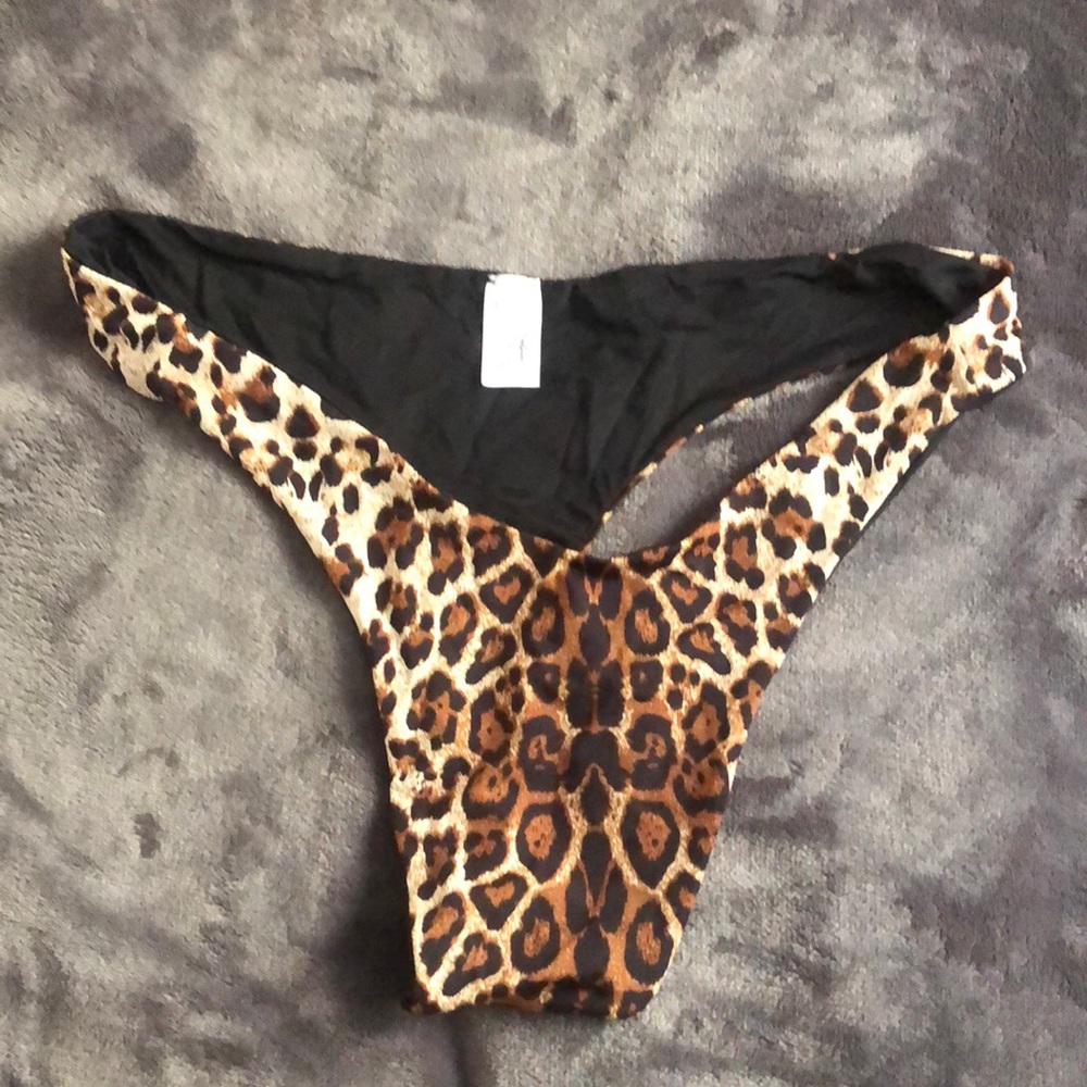 NWOT 437 Kenzie bottoms in cheetah print